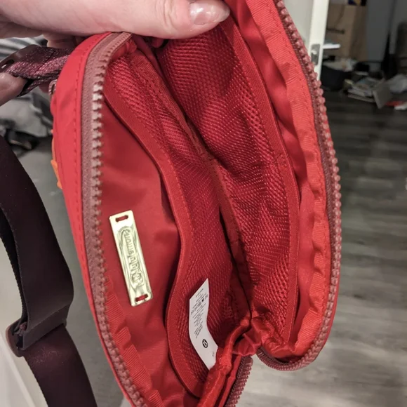 Lululemon Everywhere Belt Bag NWOT - Picture 4 of 5